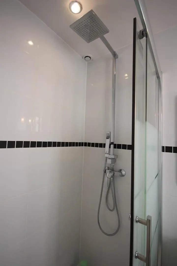 Bright Apartment With Balcony In The Center Lille